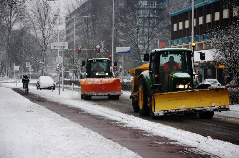 Kevin van der Laan kwam tijdens zijn wandeling diverse sneeuwschuivers tegen die de wegen begaanbaar hielden.