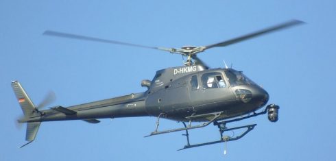 Helikopter van ProRail vliegt laag boven Groninger spoor ...