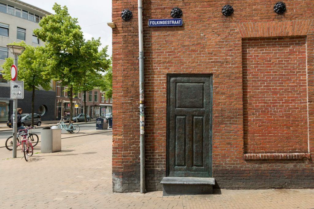 Elektricien Schuine streep zeil Dichte deur Folkingestraat behoort tot top 100 sleutelwerken | OOG Groningen