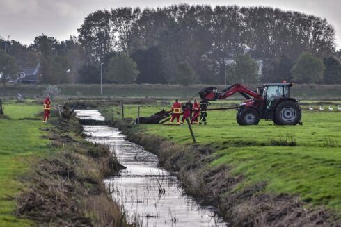 Brandweer Redt Paard Uit Sloot - Oozo.nl