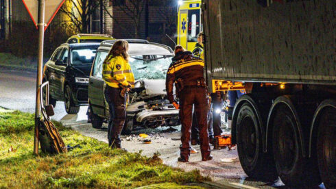 Ernstig Ongeluk Op Hoendiep In Hoogkerk: Auto Botst Achterop ...